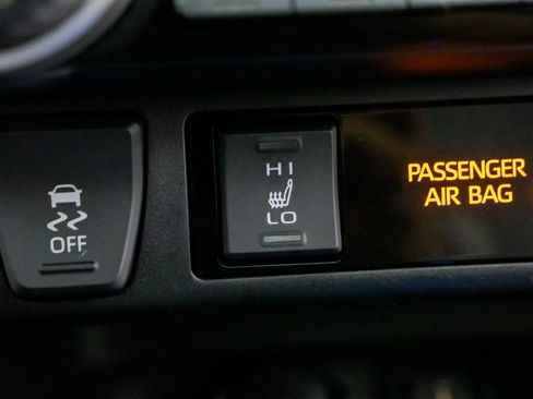 Used 2022 Toyota RAV4 XLE Premium AWD/4WD image 24