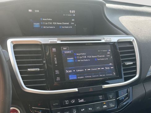 Used 2017 Honda Accord Touring image 11