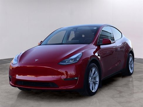 Used 2023 Tesla Model Y Long Range image 3