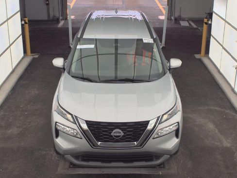 Used 2023 Nissan Rogue SV FWD image 2