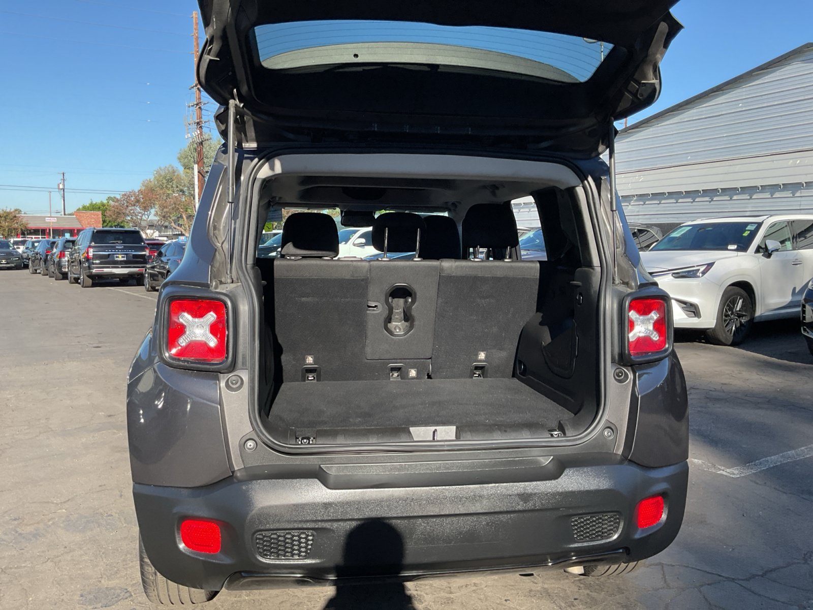Used 2020 Jeep Renegade Altitude FWD image 25