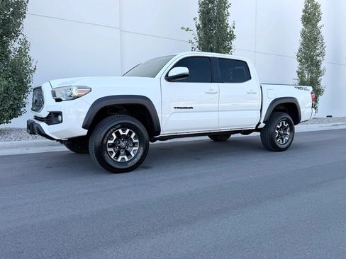 Used 2019 Toyota Tacoma TRD Off-Road w/ TRD Premium Off Road Package RWD image 2