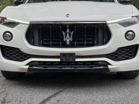 Used 2019 Maserati Levante image 11