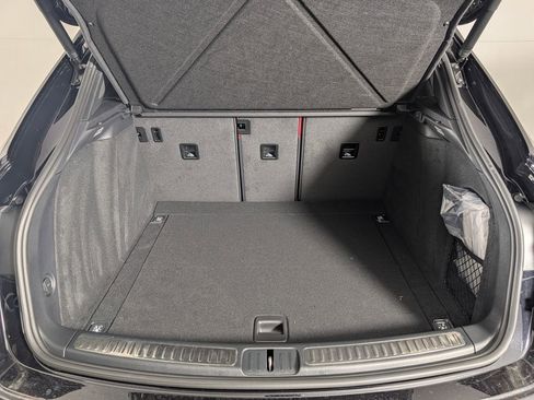 New 2026 Porsche Macan AWD/4WD image 17