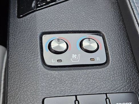 Used 2018 Toyota Avalon Limited FWD image 22