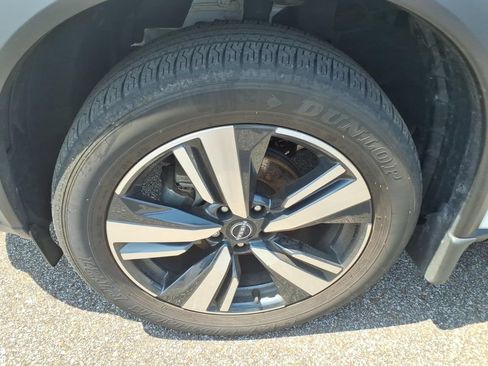 Used 2024 Nissan Rogue SL w/ SL Premium Package FWD image 9