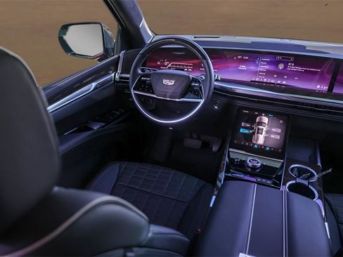 Used 2025 Cadillac Escalade Sport Platinum w/ LPO, ONYX Package image 28