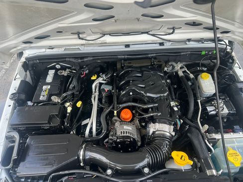 Used 2018 Jeep Wrangler Unlimited Sport S AWD/4WD image 9