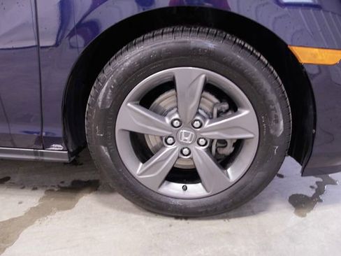 Certified 2024 Honda Odyssey EX image 12