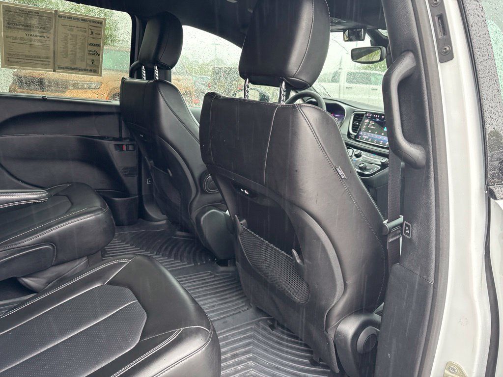 Used 2024 Chrysler Pacifica Touring-L w/ S Appearance Package FWD image 16