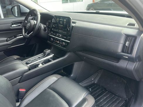 Used 2022 Nissan Pathfinder SL w/ SL Premium Package AWD/4WD image 8