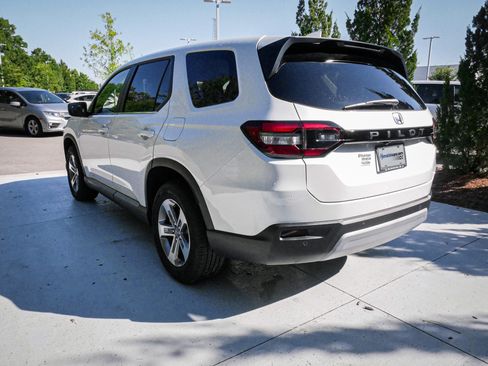 Used 2025 Honda Pilot EX-L image 8