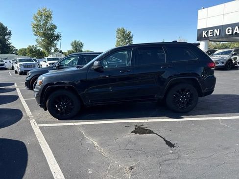 Used 2020 Jeep Grand Cherokee Altitude AWD/4WD image 7