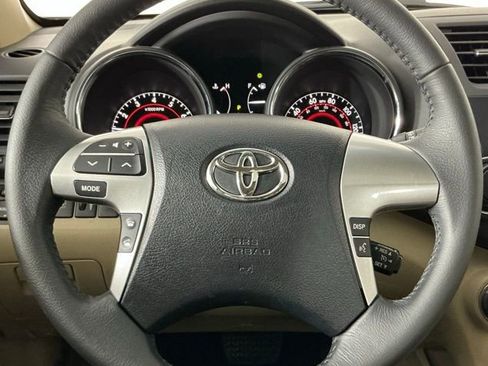 Used 2013 Toyota Highlander SE FWD image 16