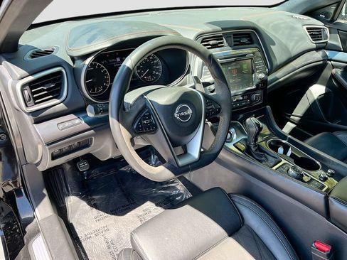 Used 2023 Nissan Maxima SR w/ Sport Mat Group FWD image 9
