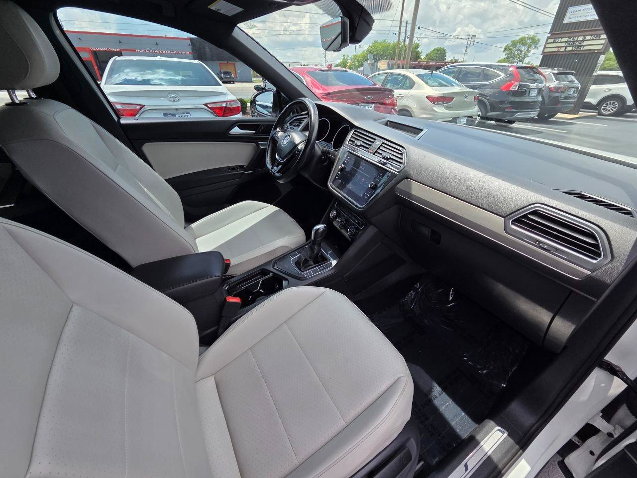 Used 2020 Volkswagen Tiguan SE R-Line FWD image 19