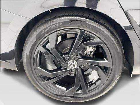 Used 2025 Volkswagen Jetta SE w/ Sunroof Package FWD image 16