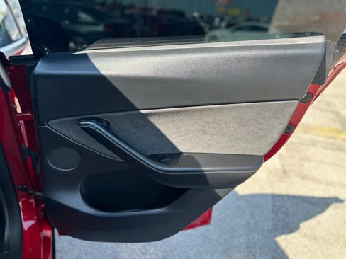 Used 2021 Tesla Model Y Long Range AWD/4WD image 24