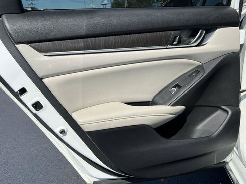 Used 2018 Honda Accord Touring image 36