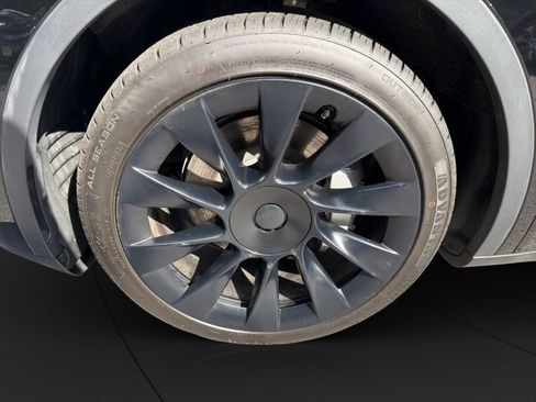 Used 2023 Tesla Model Y Long Range AWD/4WD image 21