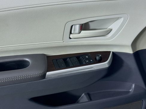 Used 2024 Toyota Sienna LE FWD image 17