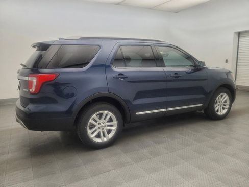 Used 2017 Ford Explorer XLT w/ Equipment Group 202A FWD image 10