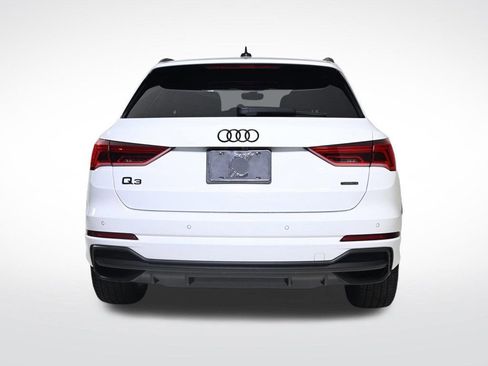 Used 2025 Audi Q3 2.0T Premium w/ Black Optic Sport Package image 4