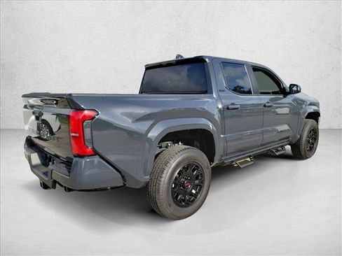 Used 2025 Toyota Tacoma SR5 AWD/4WD image 5