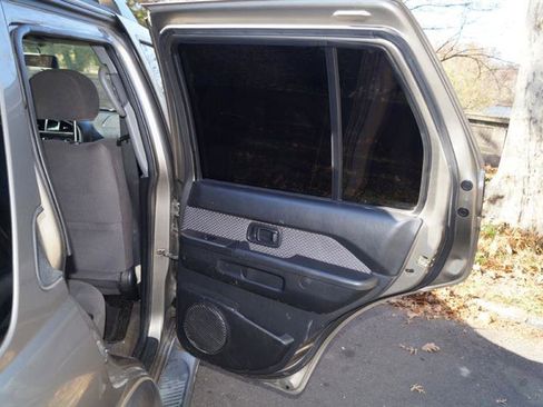 Used 2003 Nissan Pathfinder SE image 27