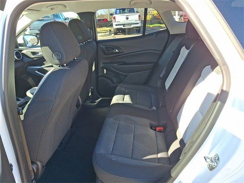 Used 2025 Chevrolet Trax LS w/ LS Convenience Package image 8