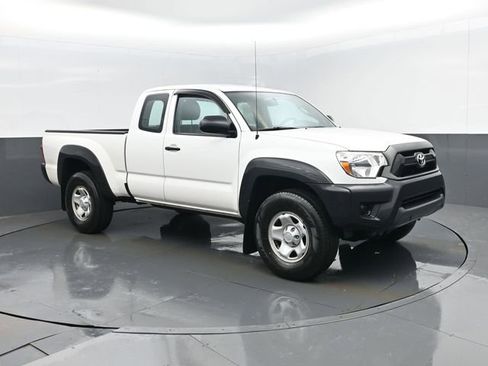 Used 2015 Toyota Tacoma Base image 3
