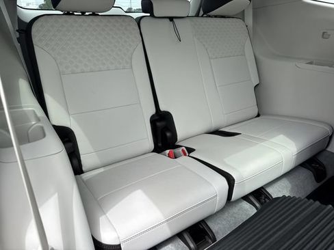 Used 2025 GMC Acadia Denali w/ Super Cruise Package FWD image 13