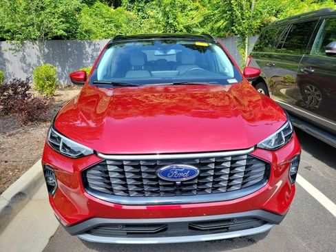 Used 2023 Ford Escape Platinum AWD/4WD image 2