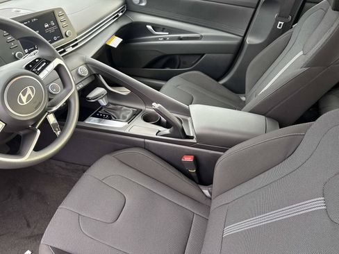 Used 2026 Hyundai Elantra SE FWD image 25