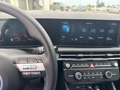 Used 2025 Hyundai Tucson SE FWD image 11