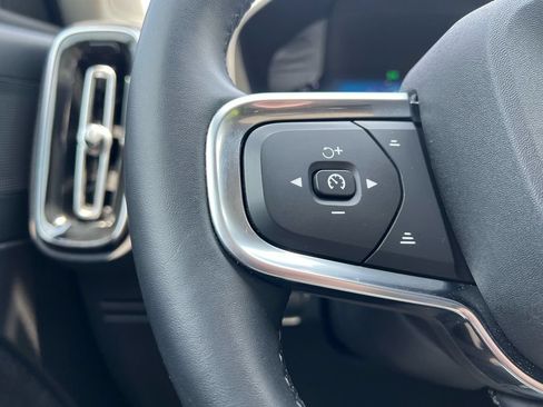 Certified 2025 Volvo XC40 B5 Core AWD/4WD image 12