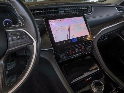 Used 2022 Jeep Grand Cherokee Limited RWD image 12