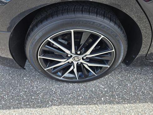 Used 2024 Toyota Camry SE FWD image 11
