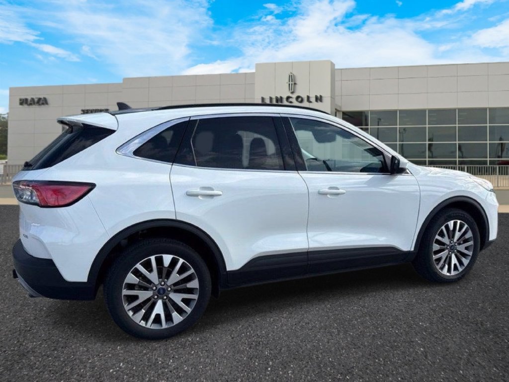 Used 2022 Ford Escape Titanium w/ Class II Trailer Tow Package AWD/4WD image 3
