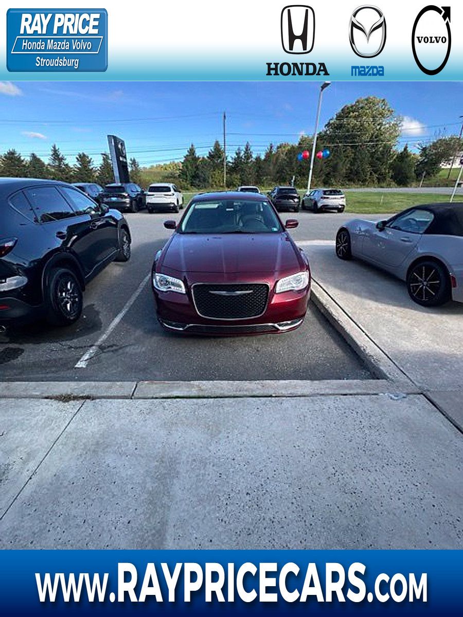 Used 2020 Chrysler 300 Touring L w/ Value Package RWD image 1