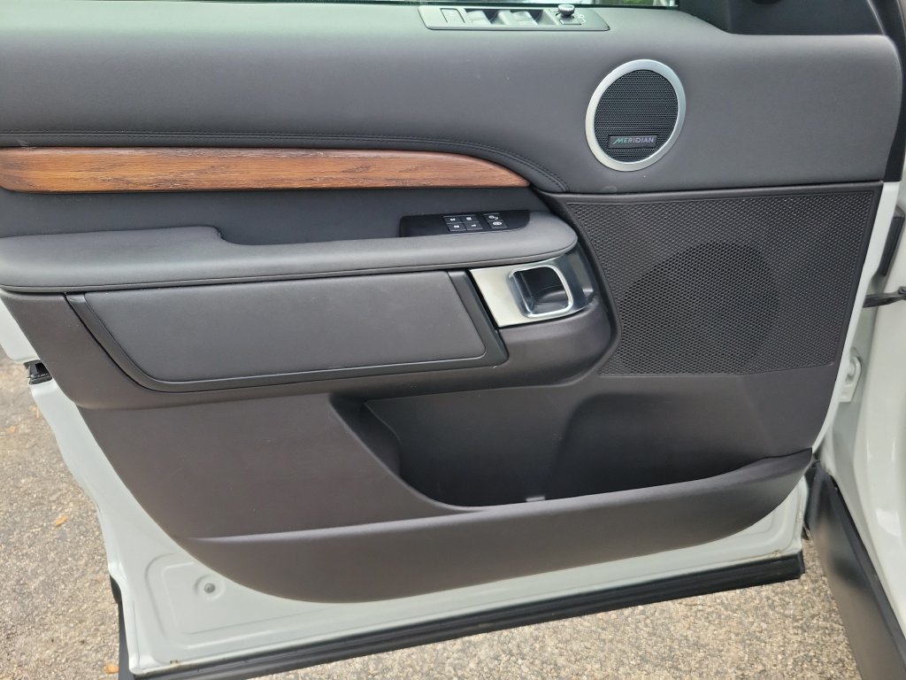 Used 2018 Land Rover Discovery HSE AWD/4WD image 21