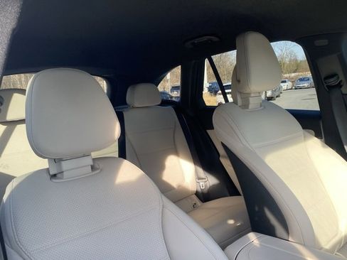 Used 2025 Mercedes-Benz GLC 350e 4MATIC image 26