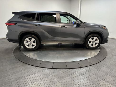 Used 2023 Toyota Highlander LE image 15