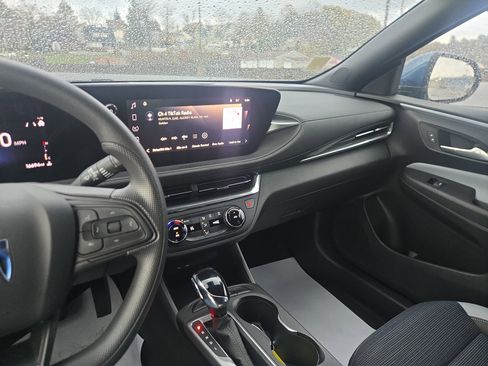 Used 2024 Buick Envista Preferred w/ Advanced Safety Package image 22