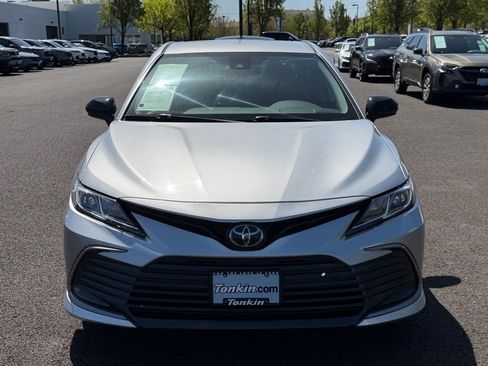 Used 2022 Toyota Camry LE FWD image 3