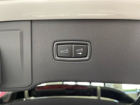 Used 2025 Porsche Cayenne GTS AWD/4WD image 36