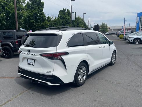 Used 2023 Toyota Sienna XSE w/ XSE Plus Package AWD/4WD image 5