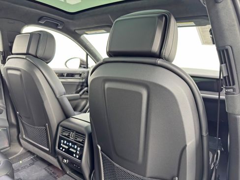 Used 2024 Porsche Cayenne Turbo image 43