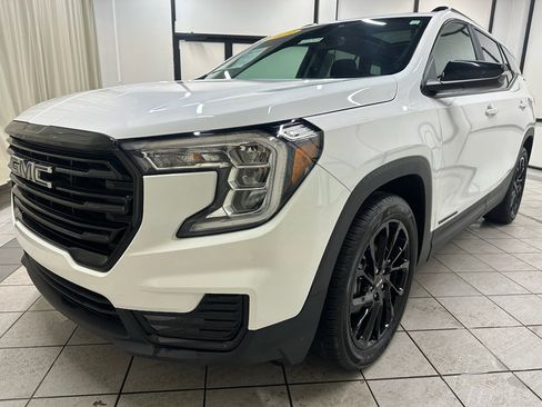 Used 2023 GMC Terrain SLE w/ Driver Convenience Package image 11