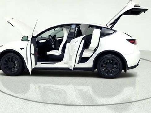 Used 2022 Tesla Model Y Long Range AWD/4WD image 15